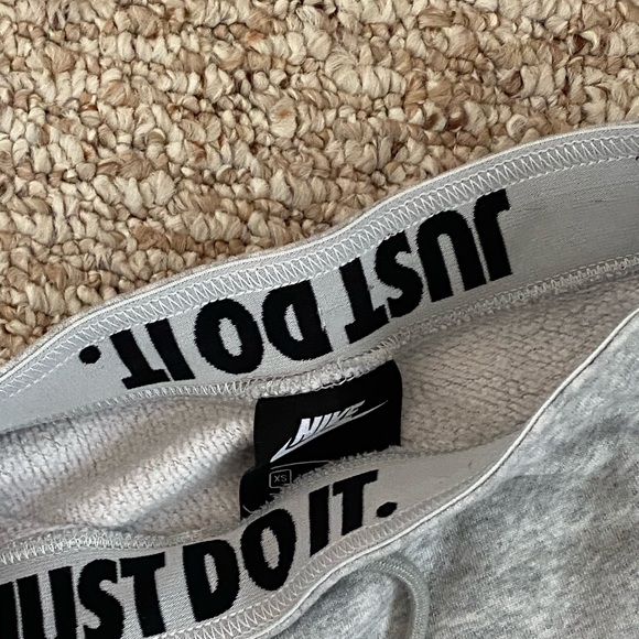 Nike track pants - Picture 2 of 2